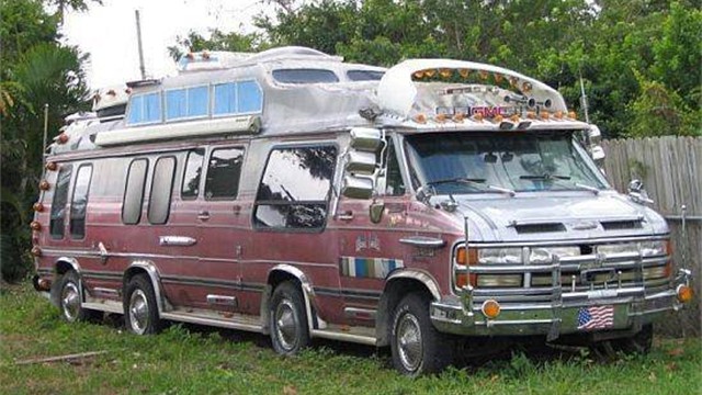 I have Heard of Stretch Limos but this is a CRAZY STREEEEEETCH CAMPER!